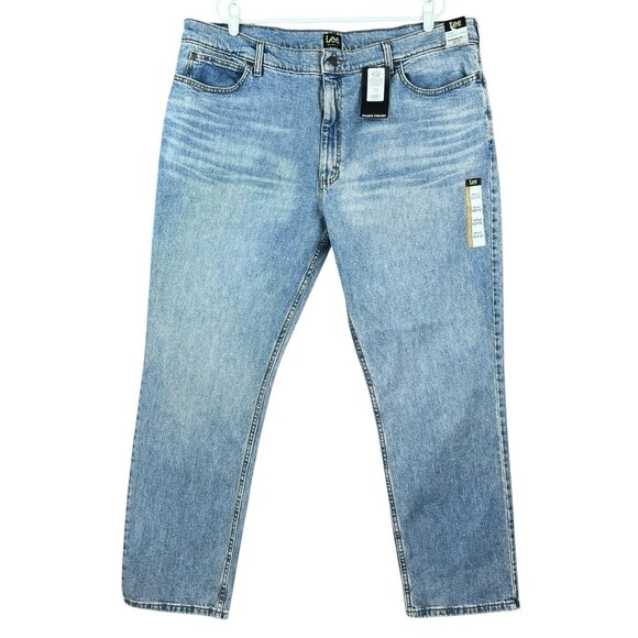 NWT Lee Men's Icey Blue Denim Jeans Size 42x32 Relaxed Fit Straight Leg Stretch - Picture 1 of 14